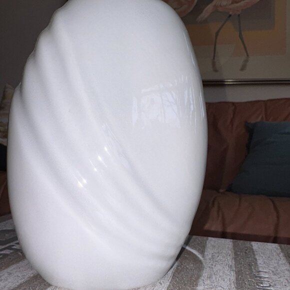 Vintage 80s Mod Light Gray Wave Vase - Picture 5 of 8